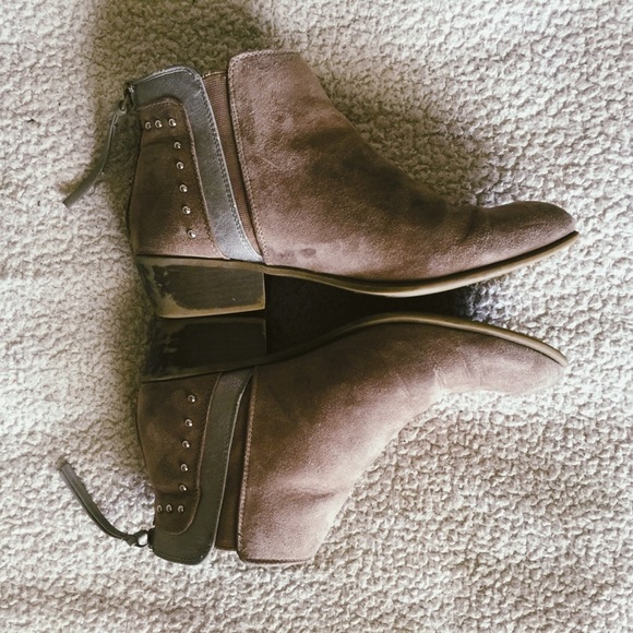 Candie's Shoes - 🌟clearance 🌟 3 for 15 // studded suede booties